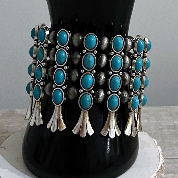 Elegant Silver and Turquoise Bracelet and Ring set - Picture 3 of 4